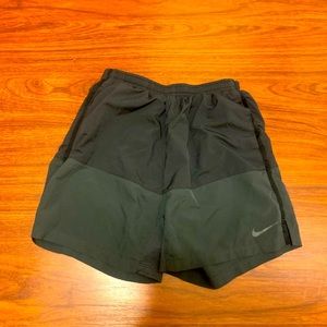 Nike black & gray 5” workout short